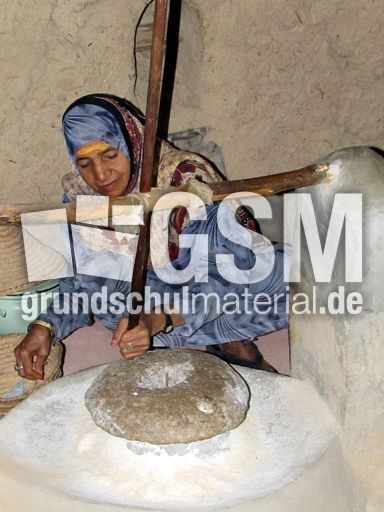 165 Mahlen von Mehl.JPG